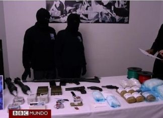 The announcement that the ETA will give up their weapons is heard round the world Entrega de Armas de ETA en 2014