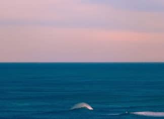 Surfista portugaldar batek partekatu dituen Euskal Kostako 16 irudi unkigarri Meñakoz (fotografía Joao Fanzeres)