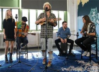 The group Crystal Fighters once again remembers their Basque influences Crystal Fighters en Baeble Music