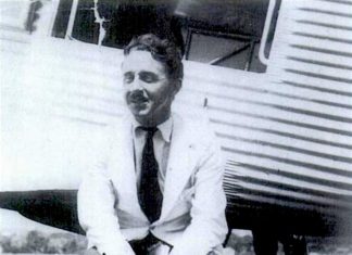 110 años del nacimiento de George L. Steer. El periodista con el que los vascos tenemos una deuda de gratitud George Steer en el aeródromo de East London el 2 de noviembre de 1938