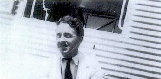 George Steer en el aeródromo de East London el 2 de noviembre de 1938