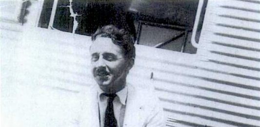 George Steer en el aeródromo de East London el 2 de noviembre de 1938