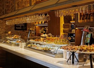 Ten of the Best Pintxo Bars in Bilbao, from The Guardian The Guardian visita Bilbao para hablar de algunos de sus mejores bares de pintxos