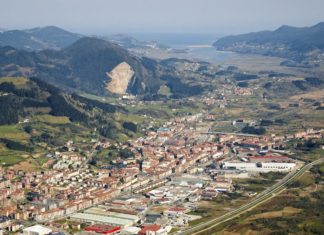 Remembering the Bombing of Guernica, and combining it with a bit of sightseeing on the Basque Coast Vista aerea de Gernika y Urdaibai