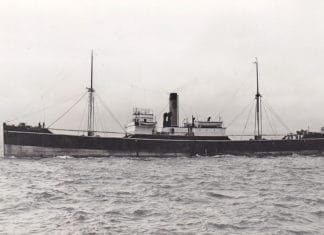 Bilbori frankistek jarritako blokeoa apurtu zuten britainiar marinelak El Backworth. El buque que eligió the Spanish Relief Fund (creada en Gran Bretaña para proporcionar ayuda humanitaria) para enviar alimentos y suministros médicos a Bilbao.