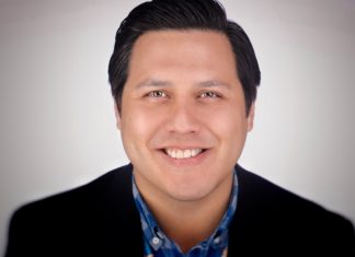 Navajo bat, Utahko Euskal Klubeko kidetar batek, senatari izan nahi du…eta botatzea gustatuko litzaiguke James Singer Candidato al Senado