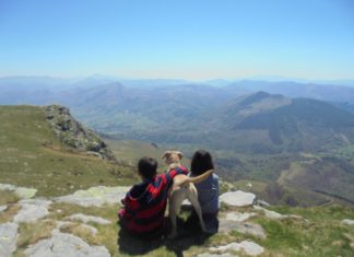 Gastronomía, cultura, paisaje, tradiciones, historia…. Hay muchas razones para visitar el País Vasco Iparralde visto desde lo alto de Larrun