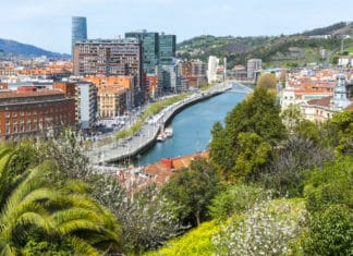A Basque man, a professor in Montreal, explains some keys of the transformation of Bilbao in California Vista de la ciudad de Bilbao desde el parque Etxebarria