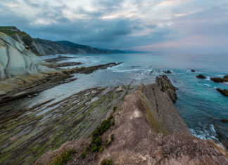 Game of Thrones: The Basque Coast is one of the “centers of the world” Zumaia flysch coast at sunset, Euskadi (DAVID GONZÁLEZ REBOLLO VÍA GETTY IMAGES)