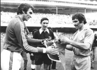 August 1979, Basque Country-Ireland: a match that will not soon be forgotten by the Irish players José Angel Iribar, Sánchez Arminio and Johnny Fulham. Image by Carlos Extabe