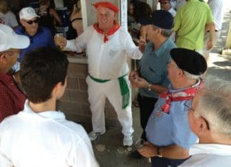 Homenaldia Euskal kulturak EEBBetako “Unaien kulturan” egindako ekarriari Bertsolariak at the National Basque Festival in Elko. Photo by Meg Glaser.