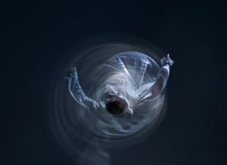 ‘Science’: You don’t win any races dancing, even when you’re an electron from San Sebastian Fotografía que ilustra el símil de un electrón atrapado “bailando” alrededor del núcleo atómico. (Créditos - Fotografía: López de Zubiría / Dirección de arte: Santos Bregaña / Bailarina: Itsaso Gabellanes)