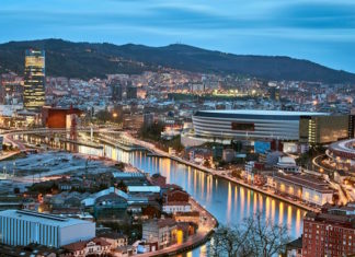 ‘The Guardian’ dedicates two articles to Bilbao in as many days, including the cover to their Travel supplement Foto de Bilbao en el suplemento Travel del diario The Guardian