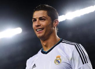 Ronaldo sirve «pargo a la bilbaina» en su restaurante de Miami Ronando copropietario de un restaurante en Miami