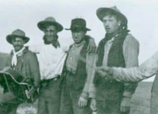 Trikitixa and a defense for equality in a Basque wedding in the Cheyenne Cathedral Emigrantes vascos en Wyoming. fotografía del libro Buffalotarrak de David Romtvedt