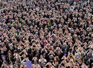 The ‘New York Times’ uses a photo of the march in Bilbao to illustrate March 8 Bilbao 8 de marzo 2018 Vicent West Reuters