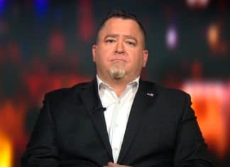 Luis Elizondo. Euskal-ondorengo batek gidatu zuen Pentagonoko OHEko programa? Luis Elizondo es el Oficial de la Inteligencia de los US que ha dirigido el programa de estudio de OVNIs del Pentágono