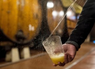 ‘New York Times’: Cider in the Basque Country is a pleasure, a ritual, and pure Basque history At Petritegi, as at other cider houses, how you fill your glass is an essential skill.CreditDaniel Rodrigues for The New York Times