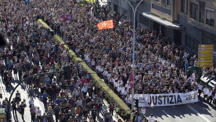 Protesta en Pamplona por los cargos de terrorismo a los agresores de Alsasua. UNAI BEROIZ AP PHOTO