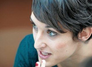 Kurdish news agency ANF interviews Basque author and bertsolari Uxue Alberdi Uxue Alberdi