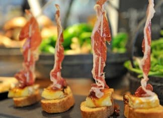 The Guardian: 10 recommendations from Elena Arzak for going “pintxo-hopping” in San Sebastián Elena Arzak recomienda 10 lugares a visitar para los que "van de pintxos" en Donostia