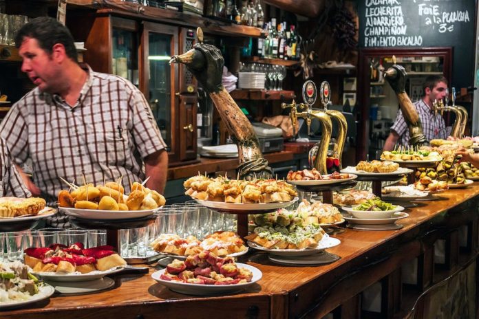 Lonely Planet declara el "ir de pintxos" como la mejor experiencia gastronómica del mundo