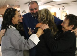Ermuan jaiotako Aitor Narvaiza, Elkoko Sheriff (Nevada) Sgt. Aitor Narvaiza celebrates news of his lead over incumbent Sheriff Jim Pitts as Elko County reported election returns for the city of Elko on Tuesday night.