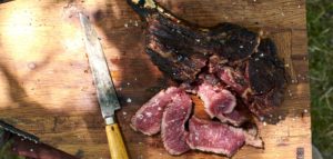 Krosser und saftiger geht es nicht: Die Txuleta, wie das gegrillte Rindersteak im Baskenland heißt, verkörpert die spanische Fleischeslust in Reinform Quelle: Volker Hobl