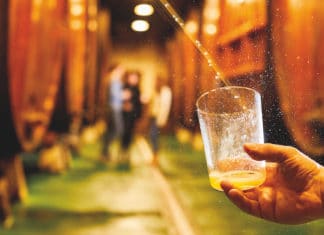 Readers Digest-ek artikulu bikaina argitaratu du euskal sagardoari buruz Readers Digest artículo sobre sidrerías vascas