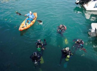 Cleaning the Urdaibai coast is in the news around the world Divers take part in the Zero Plastiko Urdaibai ocean and coastal cleanup in Bermeo, Spain June 8, 2019. REUTERS/Vincent West - Copyright VINCENT WEST(Reuters)