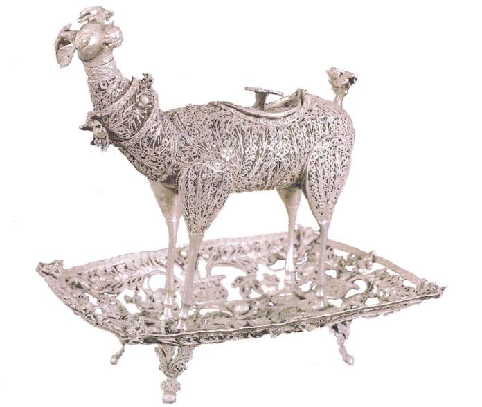 Recipiente para los Santos Óleos. Hermandad de Nuestra Señora de Aranzatzu de Lima Siglo XVII. Una de las pocas propiedades que no fueron expropiadas