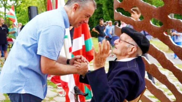 El Lehendakari Urkullu saluda a José Moreno