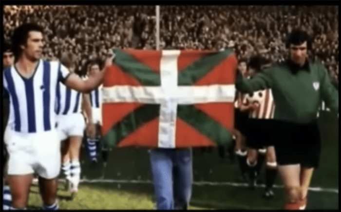 Athletic’s goalkeeper José Ángel Iribar and Real Sociedad captain Inaxio Kortabarria (left) hold aloft the Basque Country flag in 1976 in what Iribar describes as ‘a very significant moment’ for the region