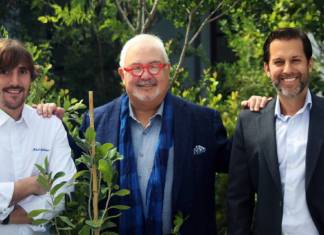 «Leku» el nuevo lugar para disfrutar de la gastronomía vasca en Miami Executive Chef Mikel Goikolea (l), Terry Zarikian of the New York and South Beach Wine & Food Festivals and Andreas Schreiner of Schreiner Hospitality. MICHAEL KATZ