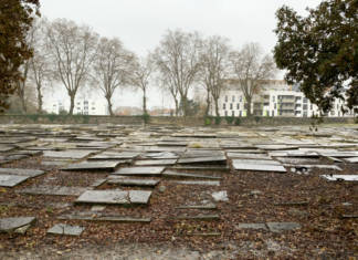 From Canada: footprints of the Jewish presence in the Basque Country El cementerio judío de Bayona, Francia, alberga 3.000 tumbas sobre el suelo. (Foto de Ron Csillag)