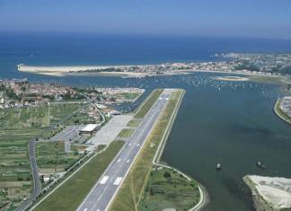 San Sebastian Airport rated among the best in the world by its passengers Aeropuerto de San Sebastian. Hondarribia, Bahía del Txingudi.