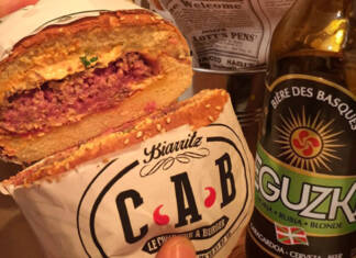 Lau «euskal hanburgesa» sukaldari onenek hautatu dituztenen artean Hamburguesa de CAP (Biarritz) Una de las Hambuarguesas vascas elegidas por los chefs