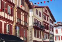 Torontotik: Euskal Kostako gida bat. Donostiatik Biarritzera, herrialdea aldatu gabe Saint Jean de Luz. Toronto Guardian