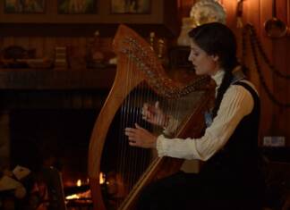 Zuberoa Aznárez desde el Roncal: una nana de Zuberoa y un tema de metal sinfónico en euskera Zuberoa Aznárez LO HADI AINGÜRÜA