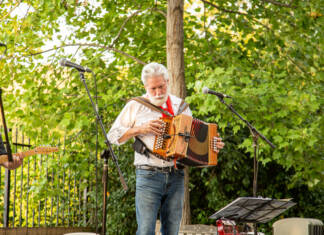 The accordion is strengthening the Basque community in Idaho, helping to keep our People alive Ansotegui’s band, Amuma Says No, performed at the Idaho Botanical Gardens in August.