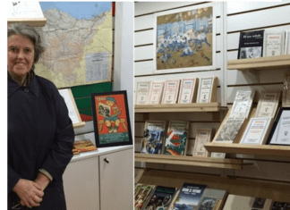 Maria Elena Etcheverry: a pillar of everything Basque in the Americas and the world Maria Elena Etcheverry en un stand de la Editorial Ekin