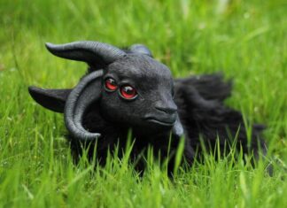 The Basque mythological character “Akerbeltz” is the unwitting protagonist of fake news Akerbeltz Fuego Fatuo Etsy