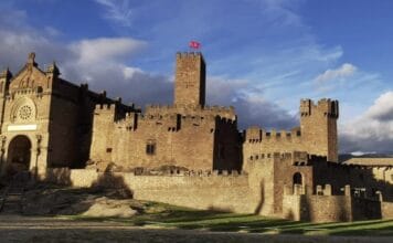 Ikuspuntuak. Zangoza eta Xabierko gaztelua Nafarroan Castillo de Javier