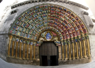 Basque Chronicles: The Gate of the Judgment in Tudela: check out how it looked 800 years ago Puerta del Juicio Catedral de Tudela representando su aspecto original