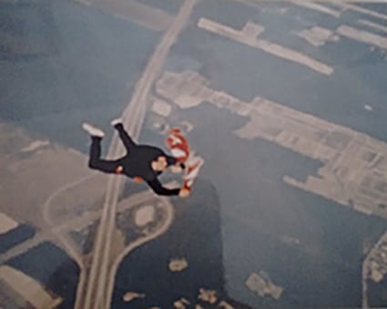 Dani paracaidismo con ikurriña