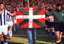 Erreal-Athletic finalaren bi aurreko-kazetaritza hoberena, eta gure iragarpena Los capitanes Inaxio Kortabarría de la Real Sociedad (izquierda) y José Ángel Iribar portan la bandera vasca aún ilegal antes del derbi de diciembre de 1976. Fotografía: Cortesía Real Sociedad