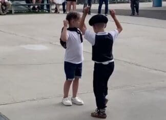 Euskal kulturaren etorkizuna Far Westen «dantzatzen» du Los más jóvenes bailando en el Elko’s National Basque Festival 2021