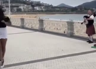 Basque dancing at La Concha to the sound of Scottish bagpipes Un grupo de jóvenes realizan unos pasos de euskal dantza al ritmo de una canción popular vasca interpretada pro el gaitero escocés, afincado en Donostia / San Sebastián, Alan Joseph Kennedy