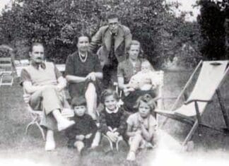 Aguirre. Reading and reflections about the New World republics from his hideout in Berlin Aguirre y Persson con sus familias, en Göteborg, en junio de 1941 © Sabino Arana Fundazioa