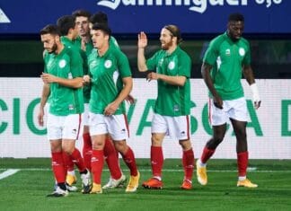 Forbes: an official Basque team would flourish, but UEFA and FIFA still oppose Jugadores selección vasca de fútbol